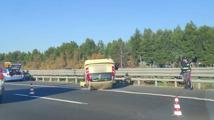 Incidente sulla Roma-Fiumicino, auto si ribalta sulla A91: traffico in tilt verso l’aeroporto