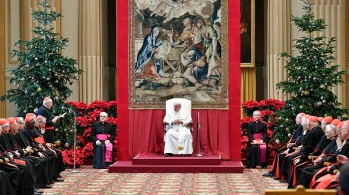 Il Papa striglia la Curia Romana: “Convertitevi”. E mette in guardia dai “demoni educati”