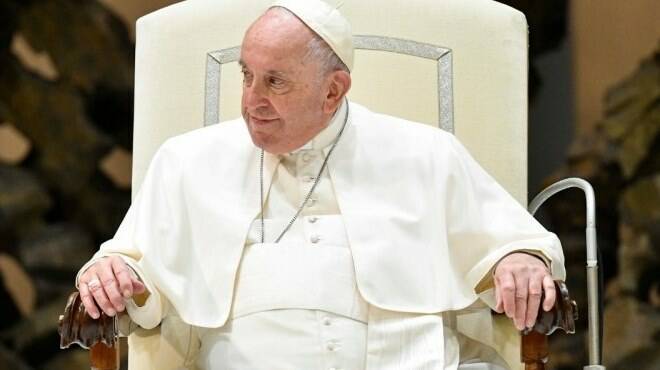 Il Papa: “Si ama solo nella libertà. I femminicidi nascono dalla pretesa di possedere l’altro”