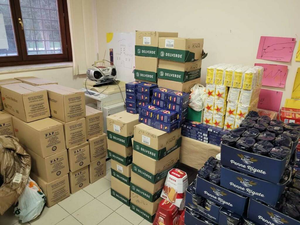 Natale di solidarietà a Fiumicino: raccolta una tonnellata di cibo per le famiglie in difficoltà