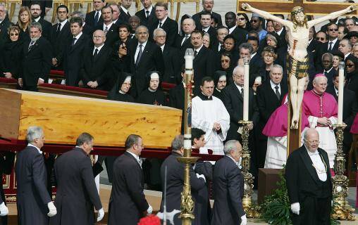 Funerali di Benedetto XVI: il libretto delle esequie