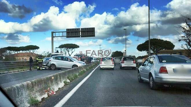 Incidente su via dell’aeroporto, inferno di traffico tra Fiumicino e Ostia