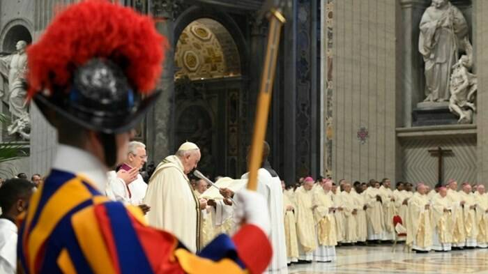 Epifania, Papa Francesco: “Gesù è nell’inquietudine delle domande”. E cita Ratzinger