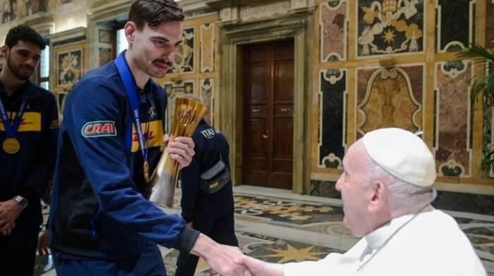 Il Papa incontra i campioni dell’Italvolley: “Lo sport è al servizio della società, non delle logiche di potere”