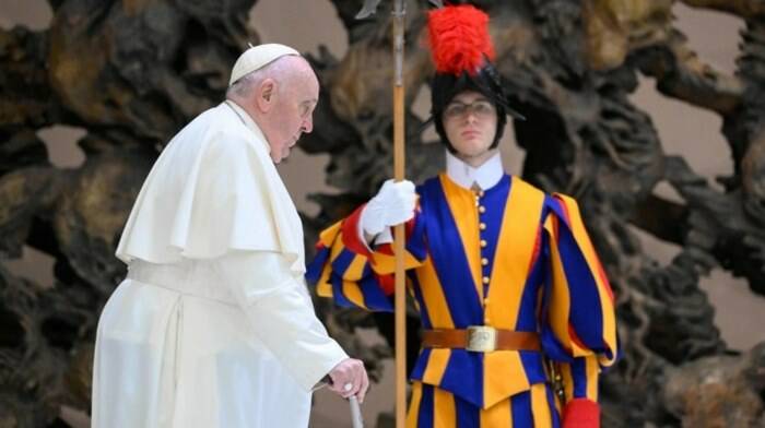 Il Papa: “I cristiani che fanno proselitismo sono pagani travestiti”. Poi cita nuovamente Ratzinger