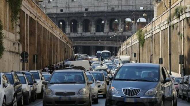 Roma, rimandata la domenica ecologica del 5 febbraio: “C’è la campagna elettorale”