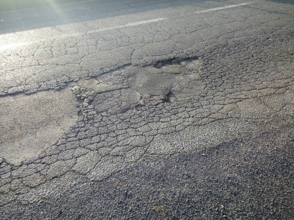 Strada via Casale di Sant’Angelo, l’Associazione ”I due liocorni”: “Stanchi di sentirsi in pericolo”