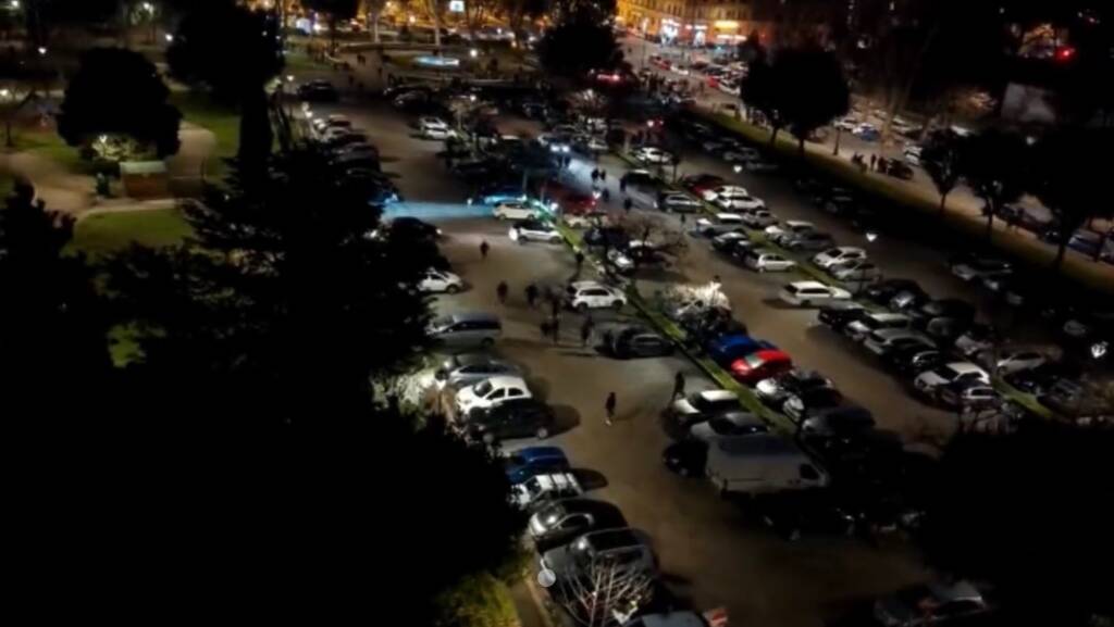 Agguato nella notte: gli ultras della Stella Rossa attaccano i tifosi della Roma