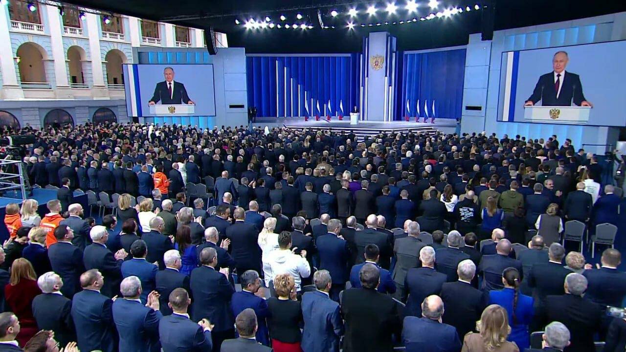 Ucraina, il discorso di Putin: “La Russia non ha iniziato la guerra, usa la forza per finirla”