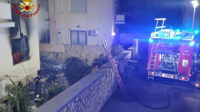 Formia, incendio in un appartamento: evacuata l'intera palazzina