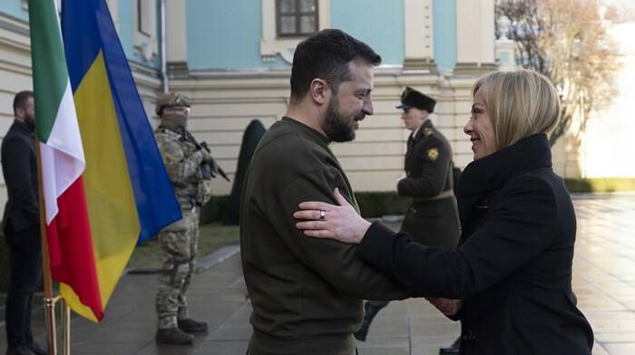 Kiev, Meloni a Zelensky: “Non è una vera pace quella che prevede la resa dell’Ucraina”