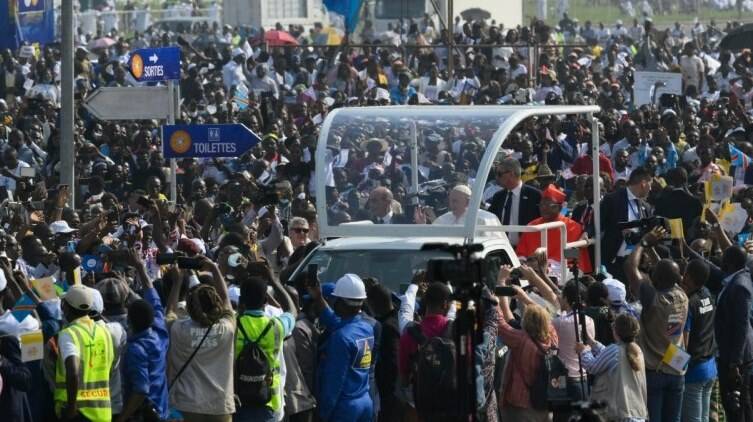 Il Papa tra la gente del Congo insanguinato dalla guerra: “Spezzare il circolo della violenza”