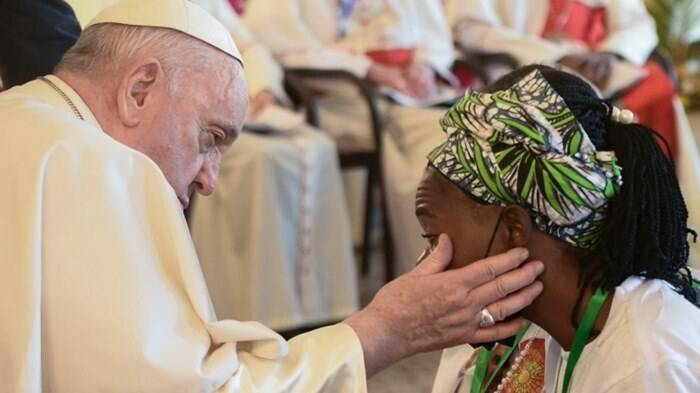 Congo. Il Papa condanna “in nome di Dio” stupri e massacri. Poi ricorda l’ambasciatore Attanasio
