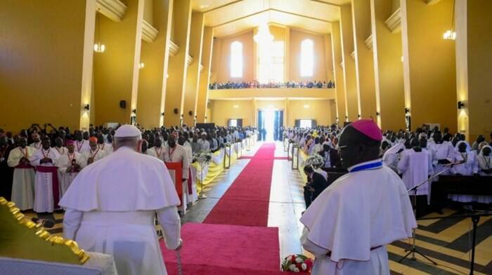 Il Papa tra i sacerdoti del Sud Sudan: “Alzate la voce contro le ingiustizie, mai neutrali al dolore”