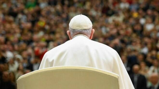 Il monito del Papa: “Per la Chiesa cadere nella mondanità è il peggio che può accadere”