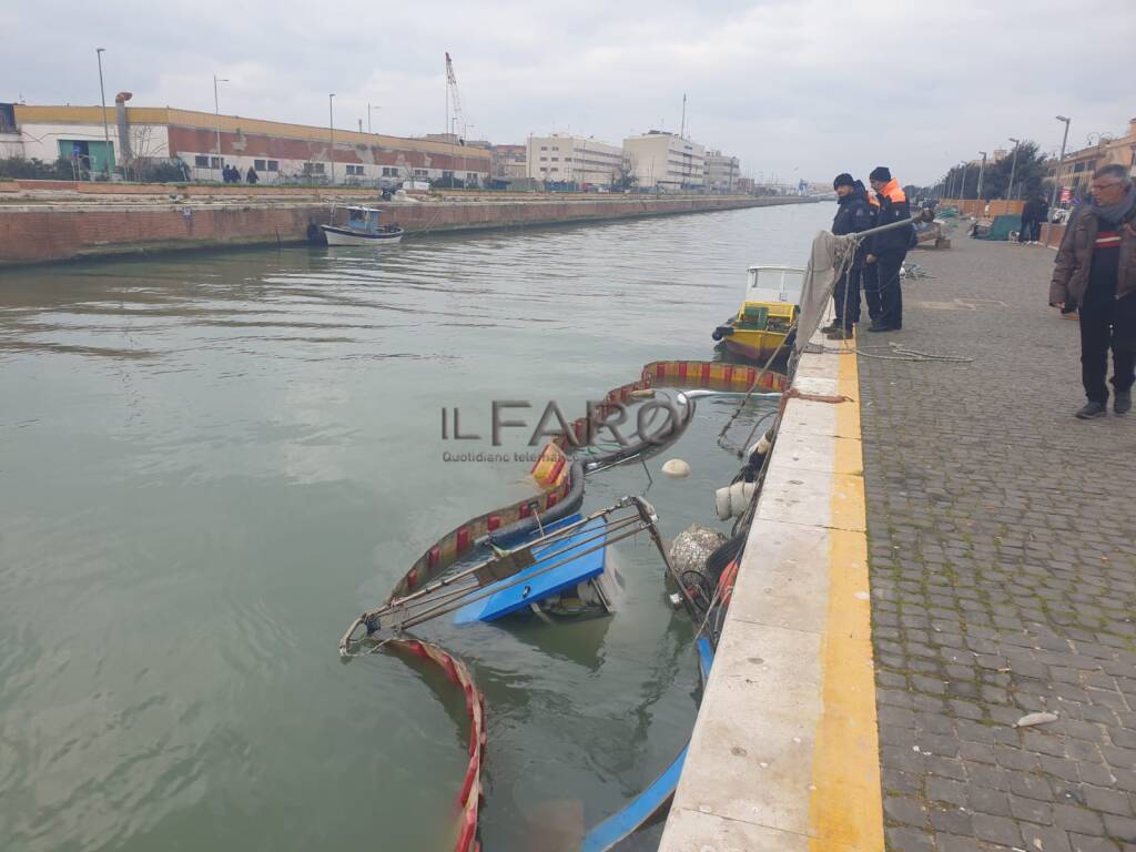 Fiumicino, la maledizione del porto canale continua: affonda un altro peschereccio