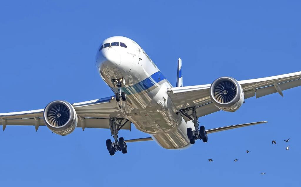 Fumo e paura sul volo diretto a Fiumicino: l’aereo atterra a Cipro