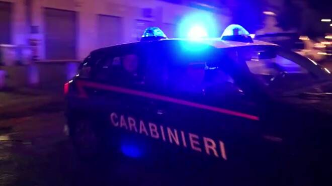 Roma, ubriaco litiga con il vicino poi minaccia di morte i carabinieri: arrestato