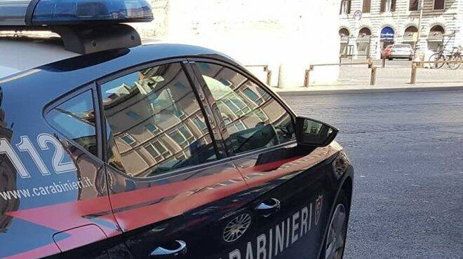 Rapina un minimarket, poi ci rinchiude la titolare: arrestato a Roma