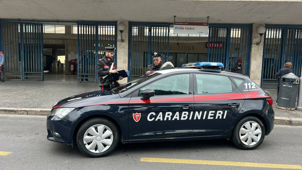Pusher in smartworking spacciava droga ai domiciliari: arrestato ad Ostia