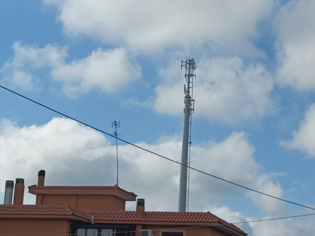 Cerveteri, antenna “mostro” di 30 metri su via dei Prati: facciamo chiarezza