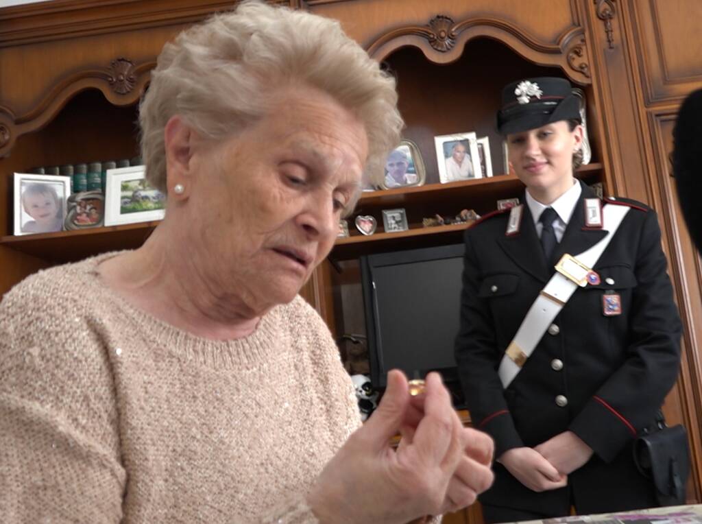 Roma, anziana narcotizzata e rapinata delle fedi: i Carabinieri le riportano gli anelli