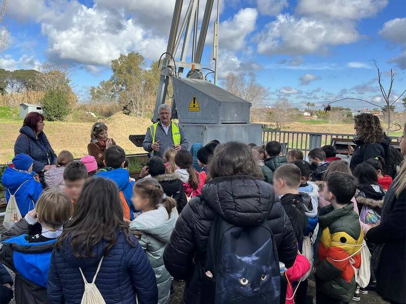 I bambini delle scuole di Ostia in visita all’impianto delle idrovore