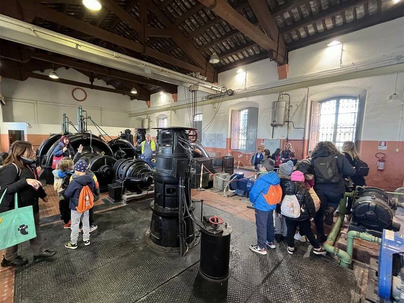 I bambini delle scuole di Ostia in visita all’impianto delle idrovore