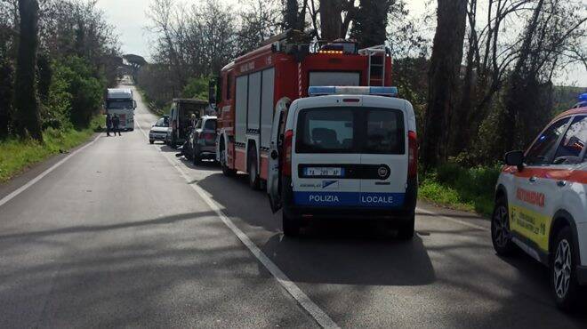 Ardea, scontro auto-moto sulla Pontina Vecchia: morto un 25enne