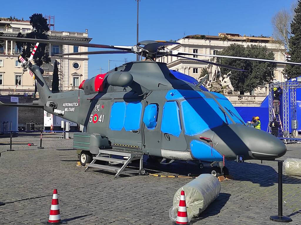 Centenario dell’Aeronautica Militare: i caccia “atterrano” a piazza del Popolo