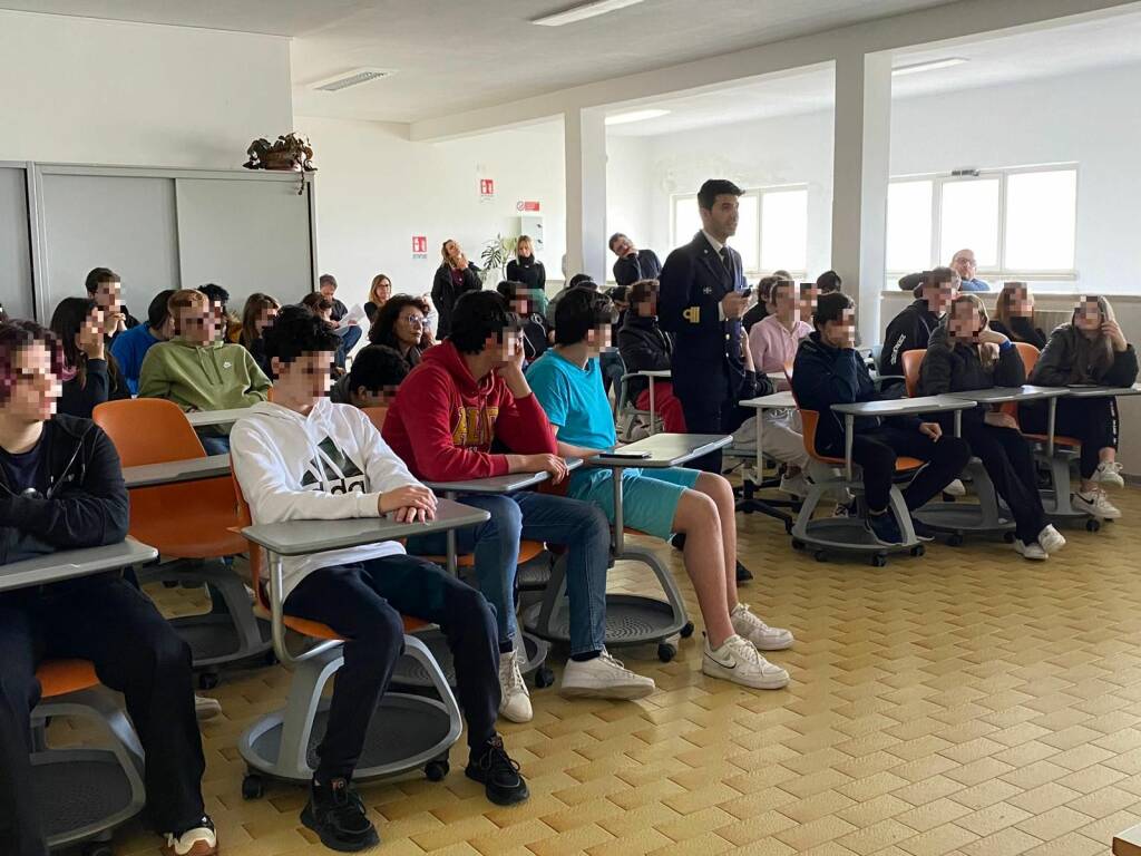 Cambiamenti climatici, a Ponza lezione con la Guardia Costiera nelle scuole superiori