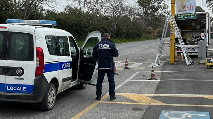 Ardea, troppi incidenti: la Polizia Locale al lavoro per rifare la segnaletica stradale