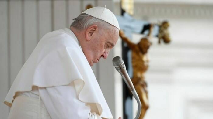 Ucraina, il Papa: “Lavoriamo per la pace, soffro per la globalizzazione dell’indifferenza”