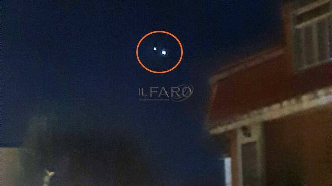 Ufo nei cieli di Fiumicino? Due sfere “sospese” all’orizzonte sul mare