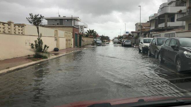 Allagamenti a Focene, Tripolini (FdI): “Un po’ di pioggia, soliti disagi. I residenti sono stanchi di essere in balìa dell’acqua”