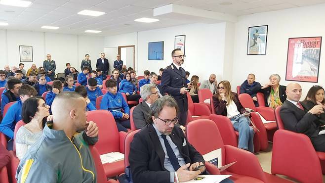 ‘Lo sport può sconfiggere il bullismo’: l’Anfi Fiamme Gialle e le scuole al convegno di Castelporziano