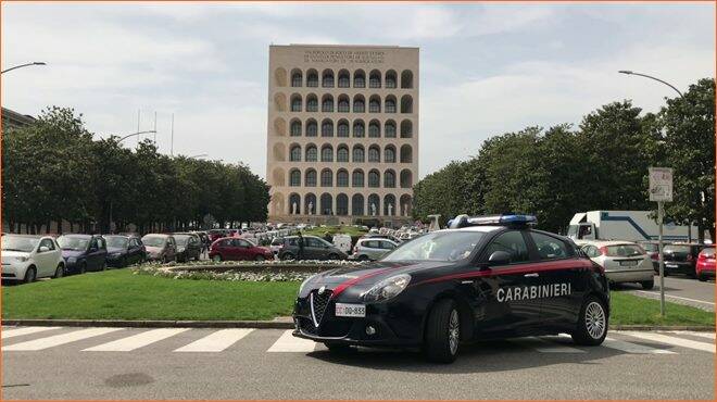 Roma, “O ci aiuti a rubare o ci dai i soldi”: estorsione e minacce ai danni di un 18enne