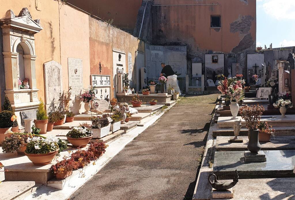 Nettuno, asta pubblica per la concessione di 9 aree del cimitero