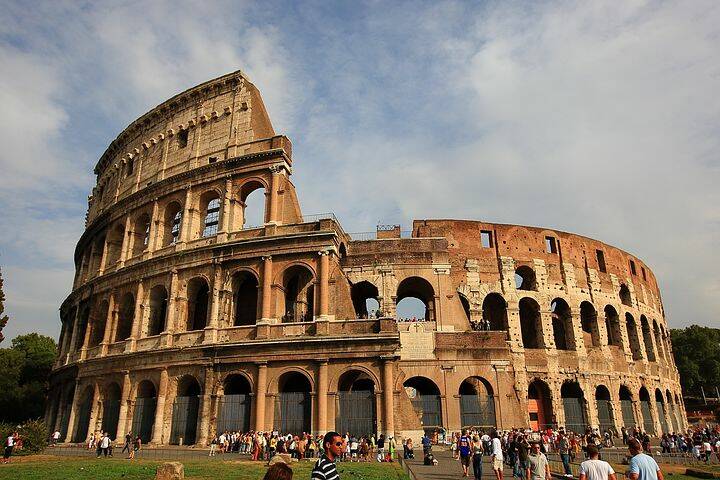 Il Colosseo re del turismo: nell’estate 2023 ben 2,3 milioni di visitatori