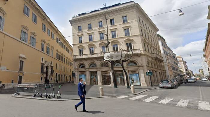 Roma, colpo grosso da Fendi: svaligiato il negozio della griffe in via del Corso