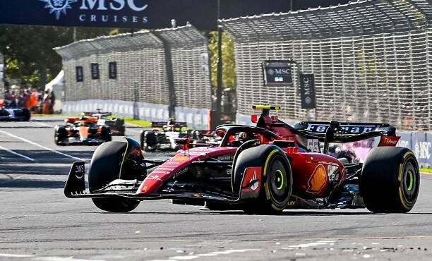 Gp d’Australia caos: vince Verstappen, Leclerc subito fuori gara
