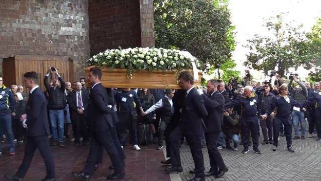 Morte Julia Ituma, lacrime e commozione al funerale a Milano