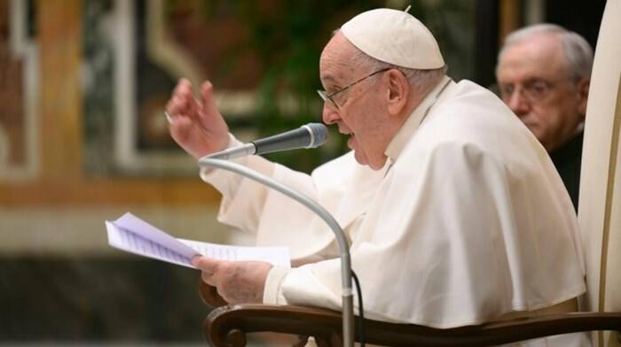Delegazione dell’Inps in Vaticano, il Papa: “No al lavoro nero, basta abusare del precariato”