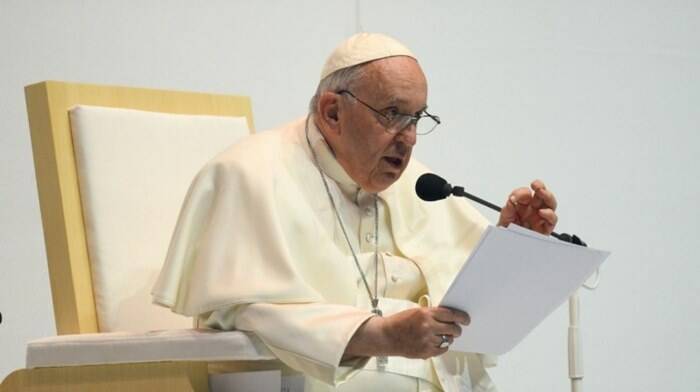 Il Papa ai giovani: “Non accontentatevi dei social, aiutiamo il mondo a vivere in pace”