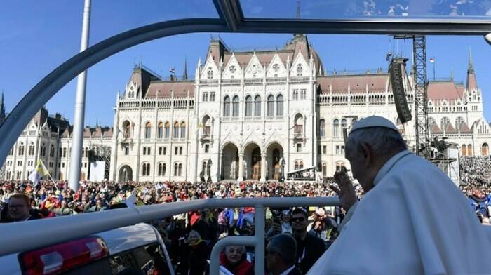 papa messa budapest