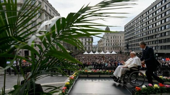Il monito del Papa: “La mondanità è un paganesimo soft che anestetizza la Chiesa”