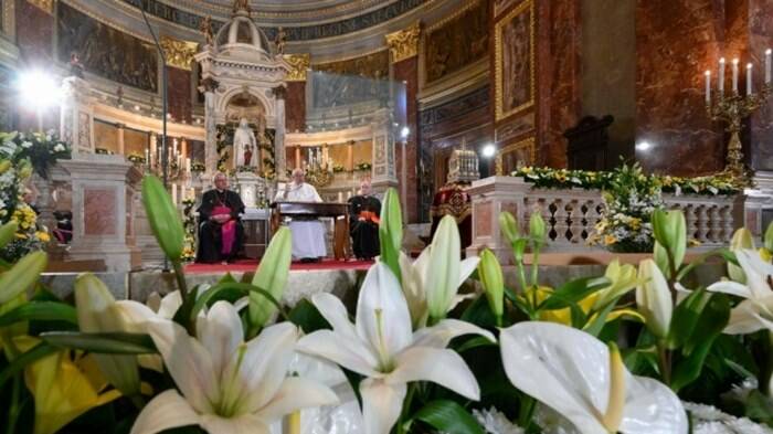Il monito del Papa: “La mondanità è un paganesimo soft che anestetizza la Chiesa”