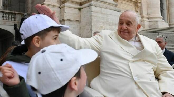 Il Papa: “Vorrei portare speranza per le strade di Roma ma non mi lasciano andare”