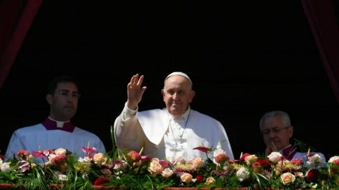 Pasqua, il grido del Papa: “Basta guerre: affrettiamoci a percorrere sentieri di pace”