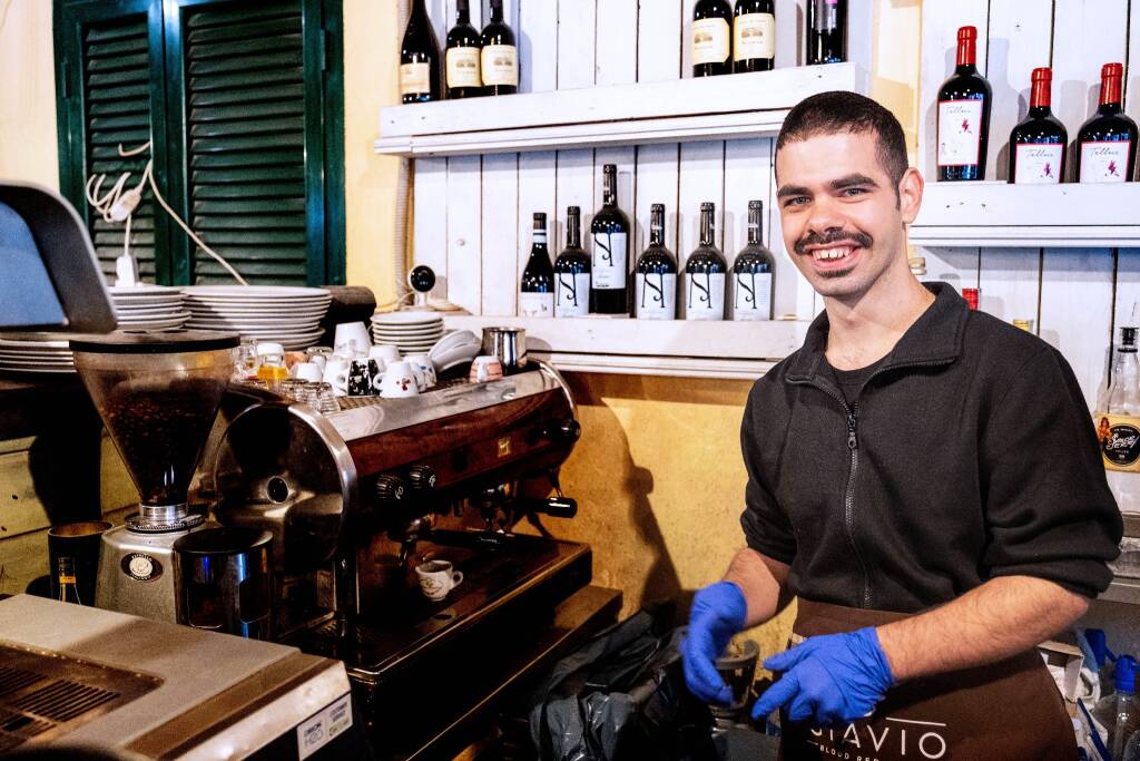 Lavoro e disabilità, da Ostia una favola a lieto fine: la storia di Valerio